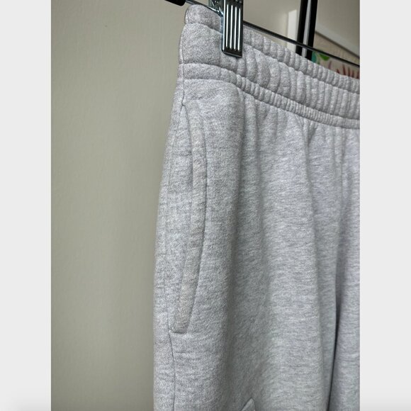 Aritzia TNA Gray Cozy Fleece Mega Cargo Oversized Sweatpant - Size XS - Picture 7 of 11
